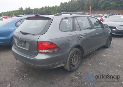 2014 Volkswagen Jetta Sportwagen 2.5L S z USA, uszkodzony, nr VIN 3VWPP7AJ6EM624719